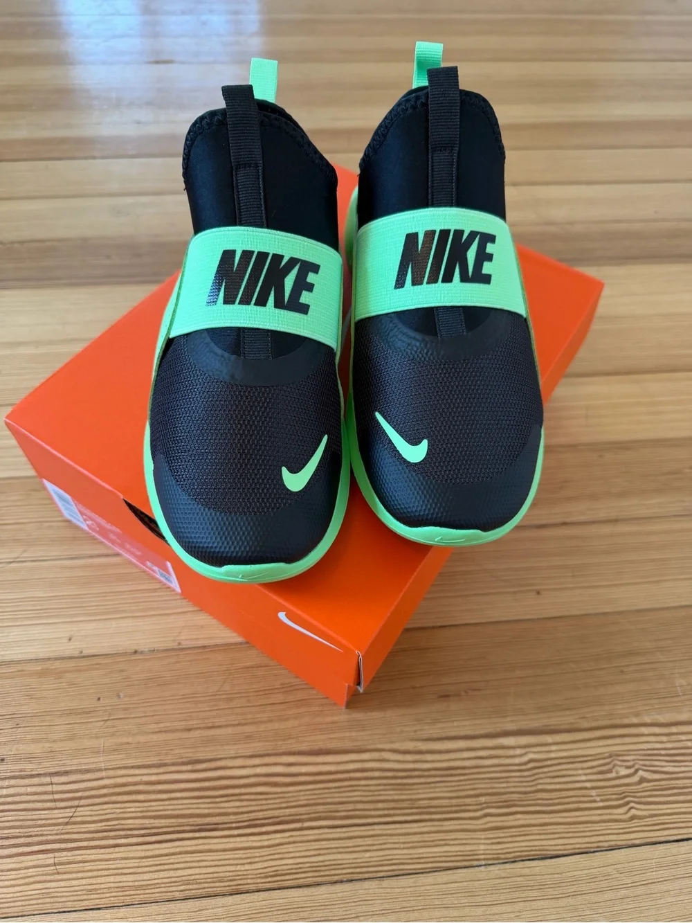 NWT, Nike Flex Runner 4, little kids size 2.5Y